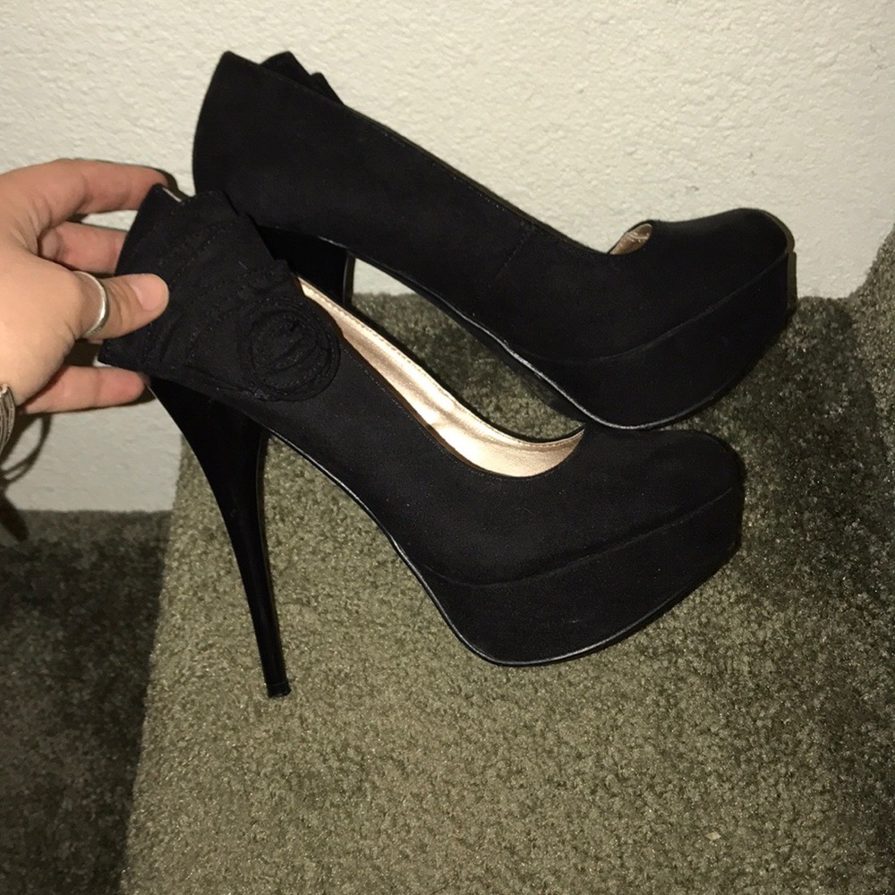 Black stiletto heels size 7.5